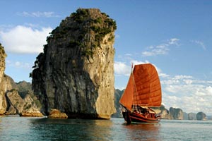 voyage de luxe au vietnam, jonque de luxe a la baie d'halong