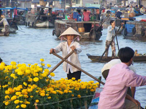 cai rang floating market can tho vietnam