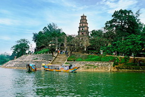 pagode-de-la-dame-celeste-hue-vietnam
