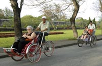 voyages vietnam cambodge: visite vieille ville Hanoi en cyclo-pousse