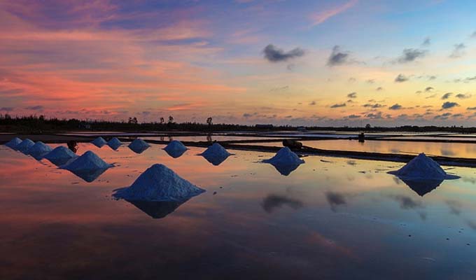 Les marais salants du Viet Nam parmi les meilleurs lieux où admirer un coucher de soleil