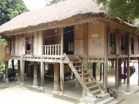 Maison sur pilotis à Maichau 