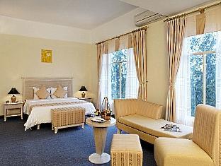 Sandy Beach Resort DaNang4