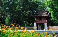 Trek Vietnam à la rencontre des Lolos Noirs, visite temple de la litterature