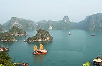 croisiere dur la baie d'halong en jonque traditionnelle
